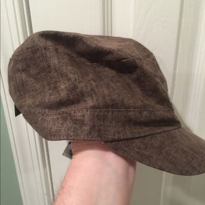 D&Y  Elastafit cap in brown with flower pattern